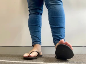 Photo and video dump of me wearing my havaiana thongs the last couple part 5