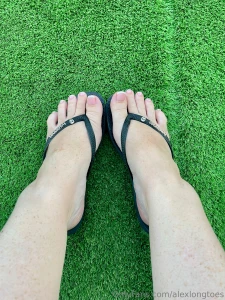 Photo and video dump of me wearing my havaiana thongs the last couple part 4