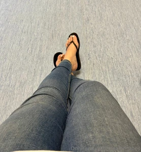 Do you like jeans and thongs or jeans and barefeet better part 1