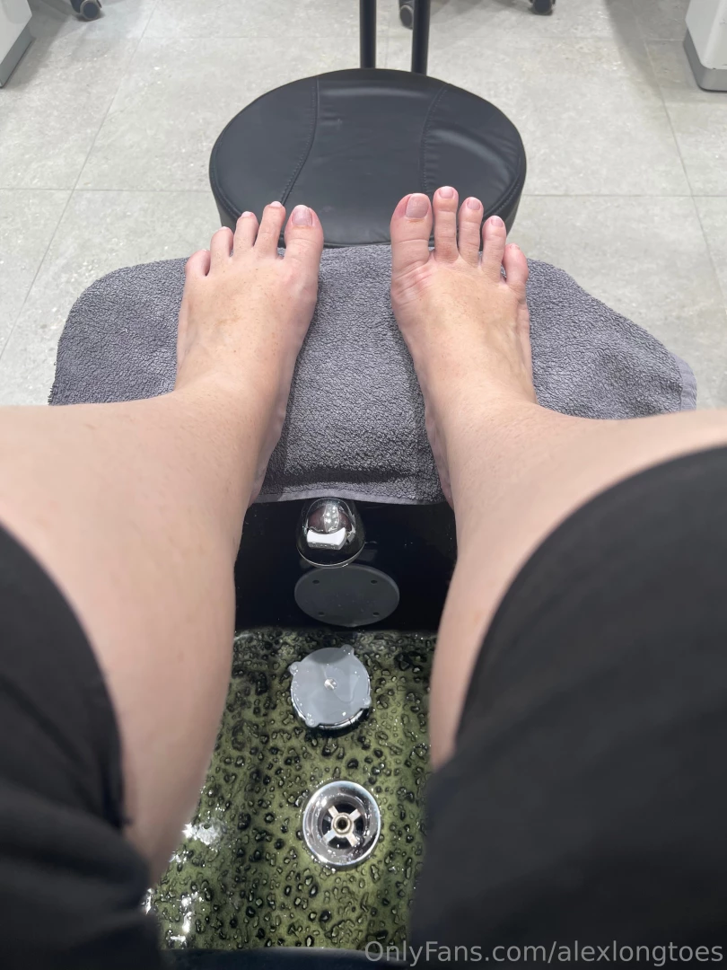 New pedicure thanks to an amazing subscriber let me know what you part 1 