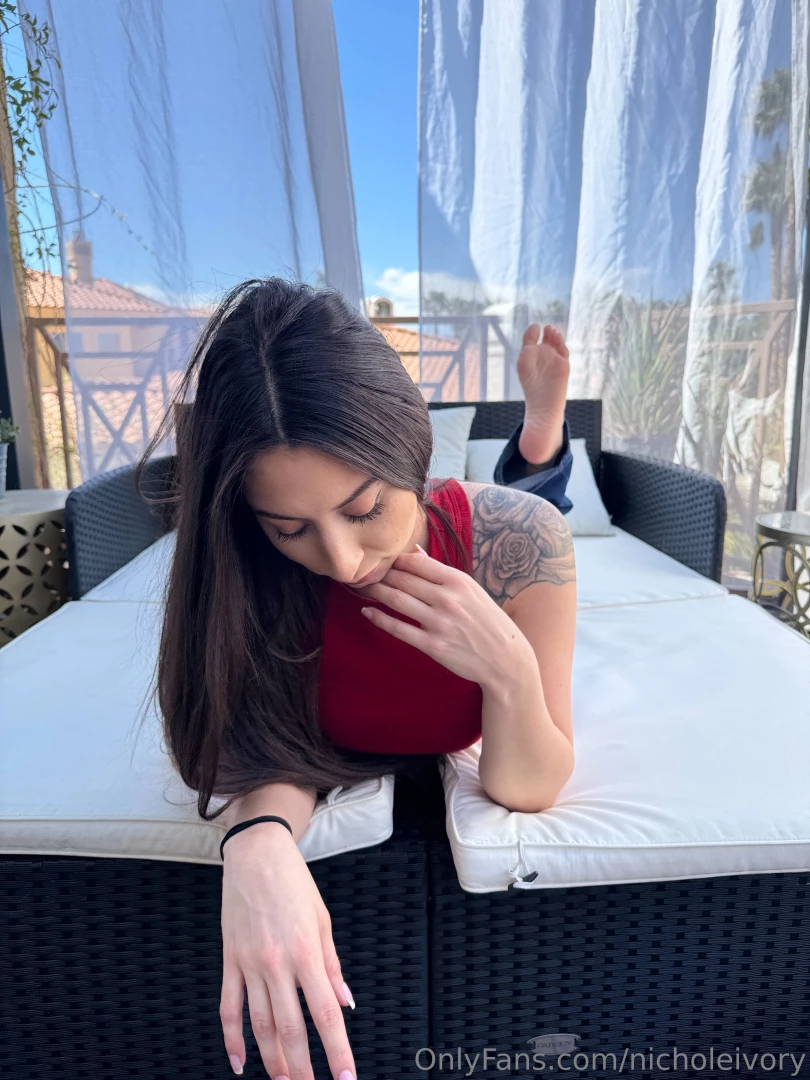 Loungin with the feet out part 1 