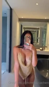 Good morning feeling gold do you like my top
