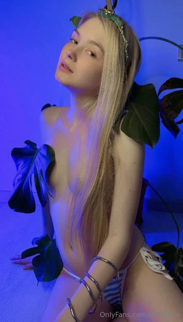 I found this monstera thrown out on the street it was completely part 1 