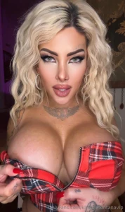 Bby like amp comment on this post and i take my top off for you