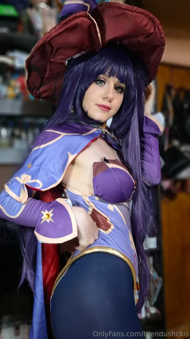 Cosplay mona genshin 