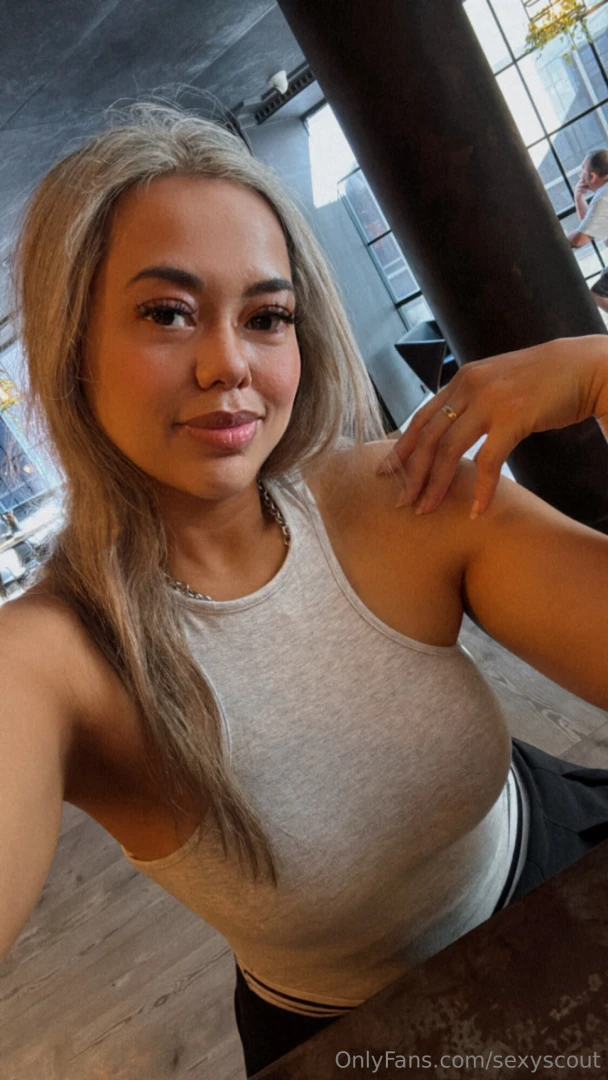 Waiting for my drinks who wants to offer me 