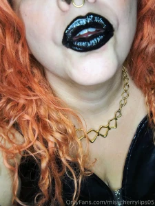 Do you like black glossy lips