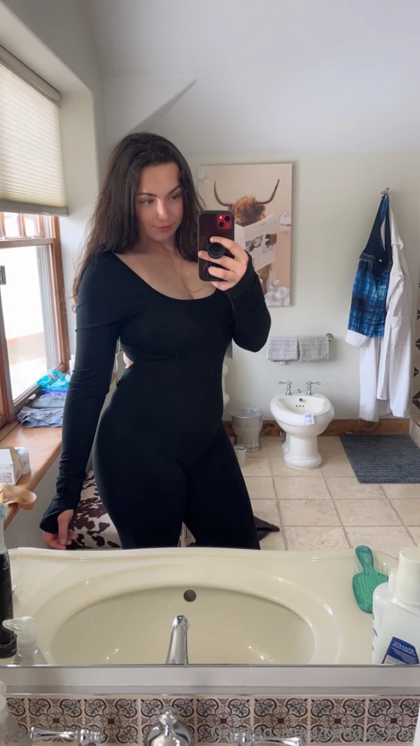 Got a new outfit what yall think 