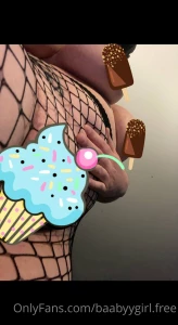 Pour la photo non censurer c est ici baabyygirl96