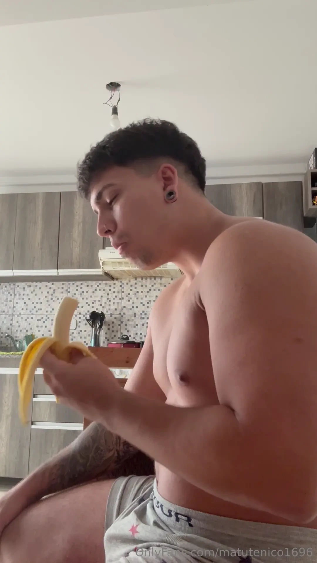 I got hungry so i found a banana but it made my stomach hurt and gave 