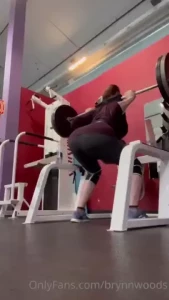Me squatting 225 and some post workout gym boooty don t critique my part 1