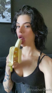 In minion voice bananaaa