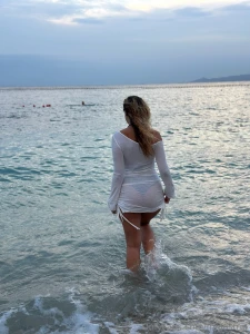 Tu viens te baigner avec moi