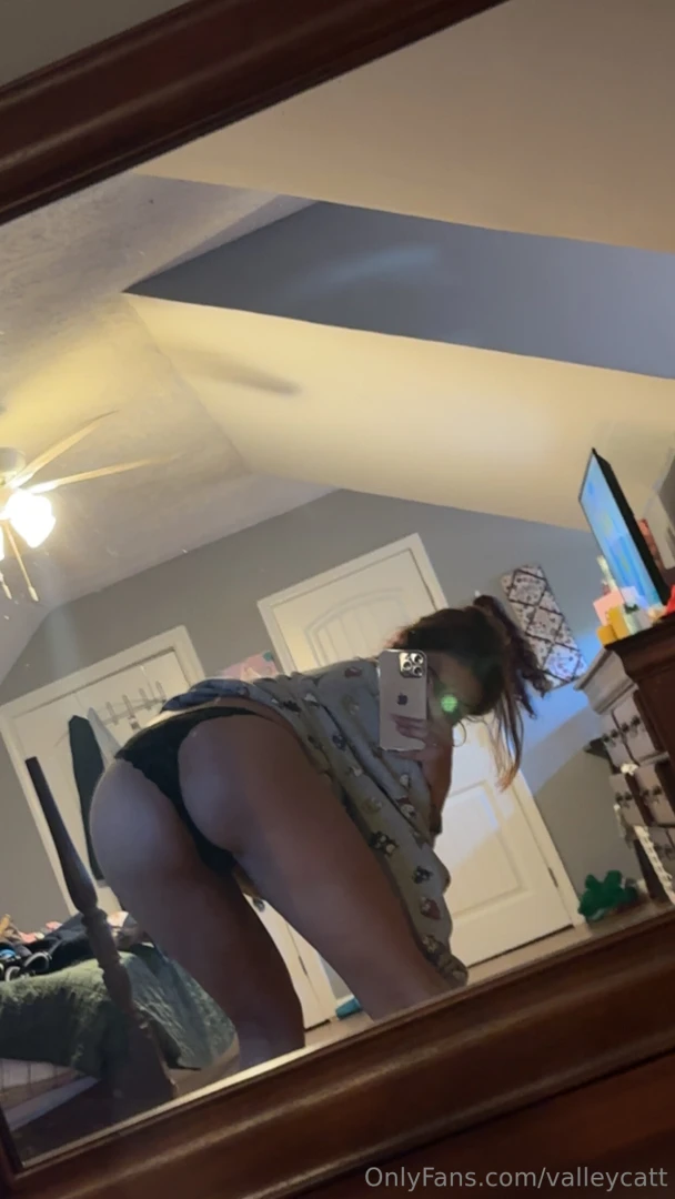 Yall wanna see me squirt on a live stream this friday 