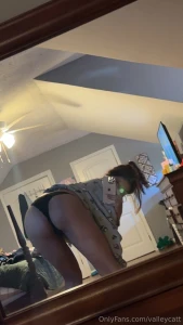 Yall wanna see me squirt on a live stream this friday