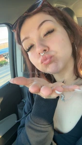 Blowing you kisses tell me i m pretty