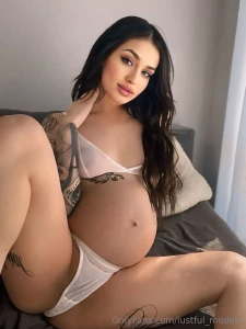 Cami_diva loves to stretch her tight hole and moan sweetly her holes part 51