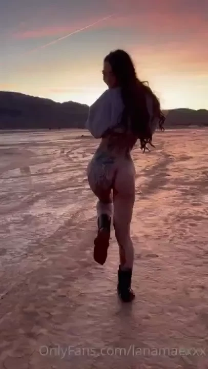 Desert glance and no pants i made a new video wanna see 