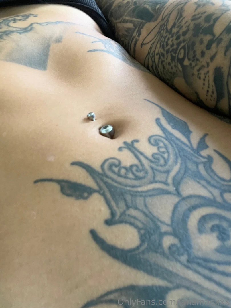 Wanna cover my stomach so bad 