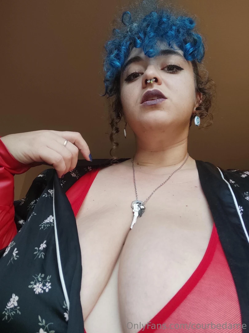 Bonjour petite chose a genoux ne perdons pas de temps 