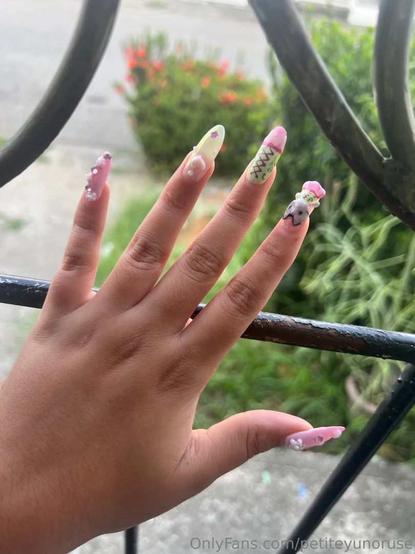 Are my nails pretty 