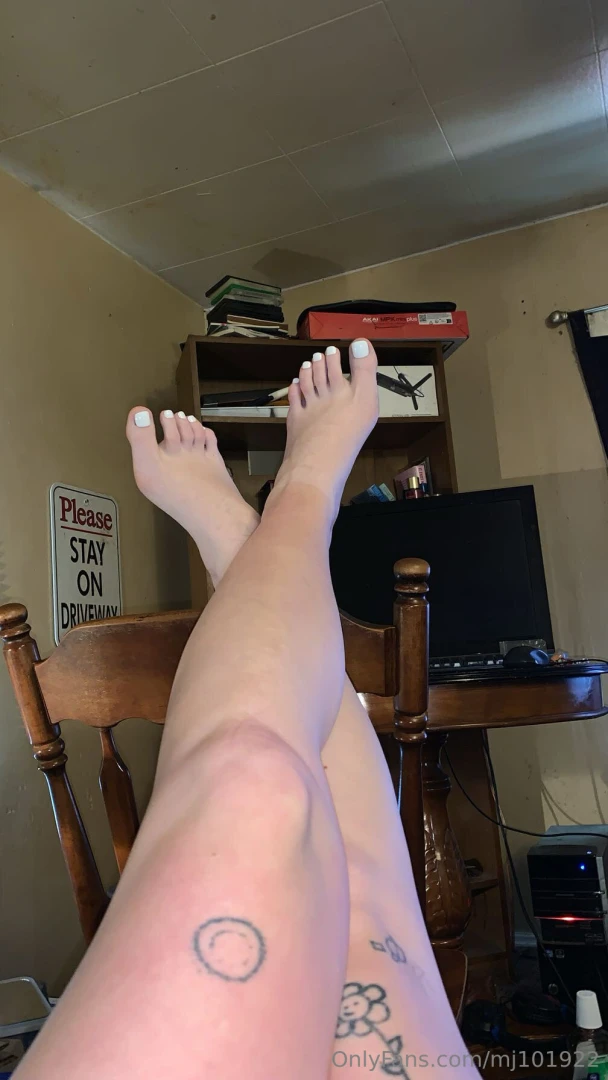 Kiss my feet like a good boy part 1 