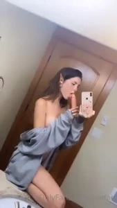 Your little elf gf has reappeared