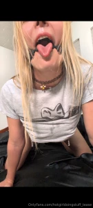 Omg look at the perfect shape my tongue makes and don t those clamps