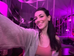 My tip war against tia beanie is starting in 15 minutes catch us on