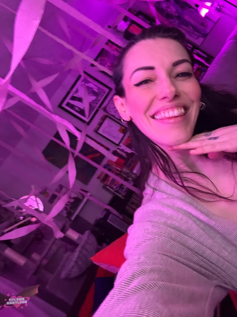 Just some cute selfies - in case you re missing my face sfw sportsbra 