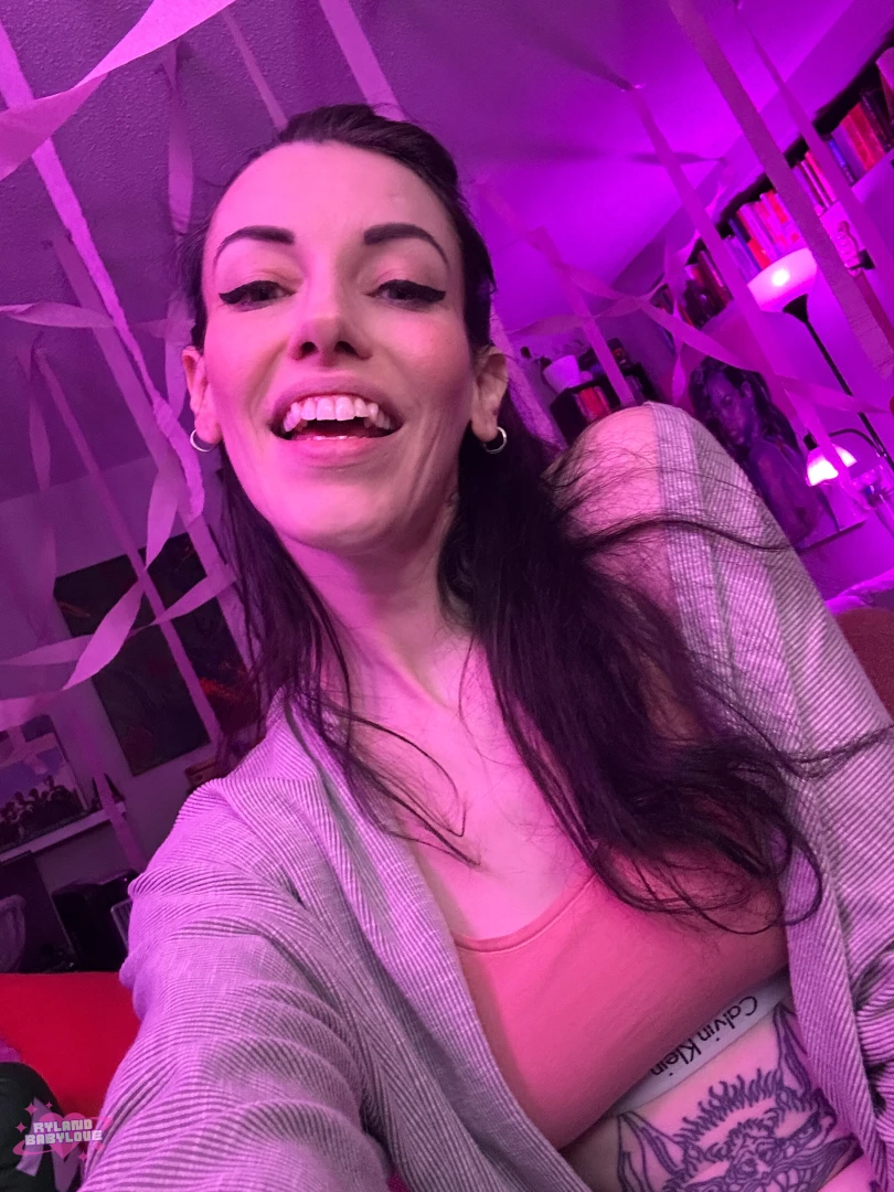 Just some cute selfies - in case you re missing my face sfw sportsbra part 1 