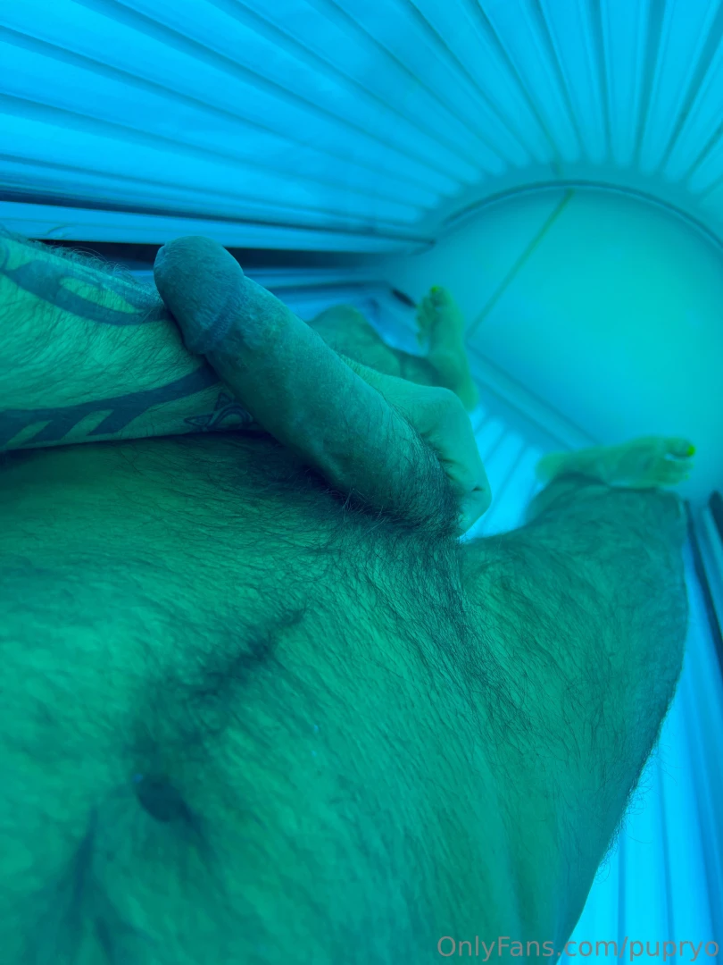 Who is gonna meet this pup in the tanning room 