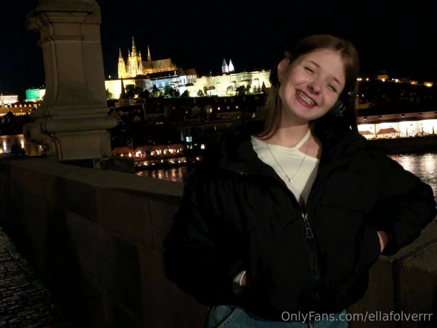 Hi dear i love traveling and dream of exploring the world every corner 