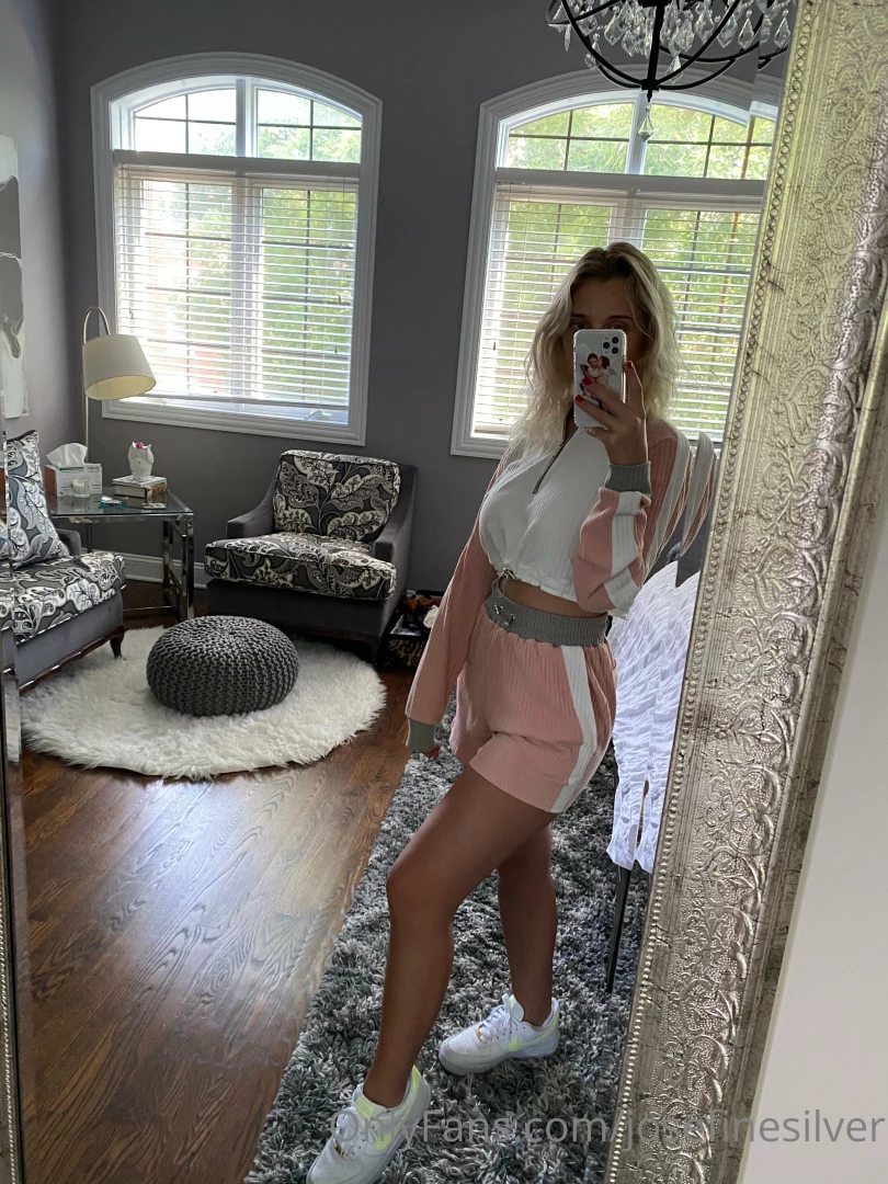 Throwback to my old bedroom she was so gorge 