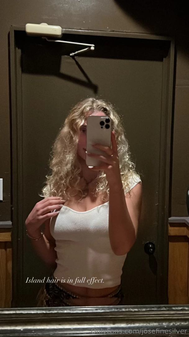 How do we feel about the island hair im kind of loving it 