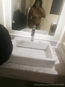 Sin bra amp en tanguita