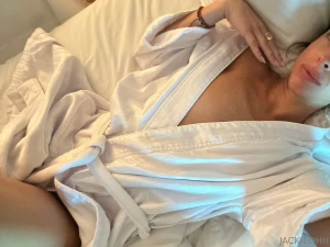 Just a horny girl in a hotel room waiting for u