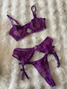 Guapos de mis vidas les dejo por dm un bello set con esta lencer a