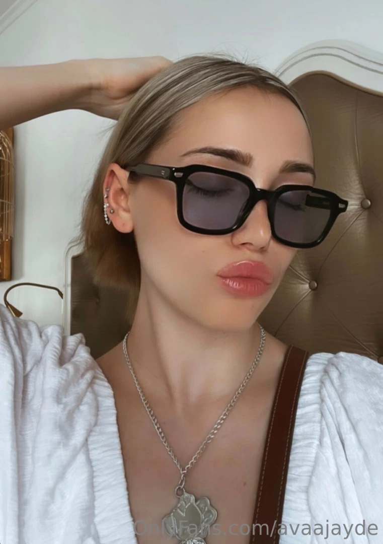 Do you guys wanna see me go live tomorrow 