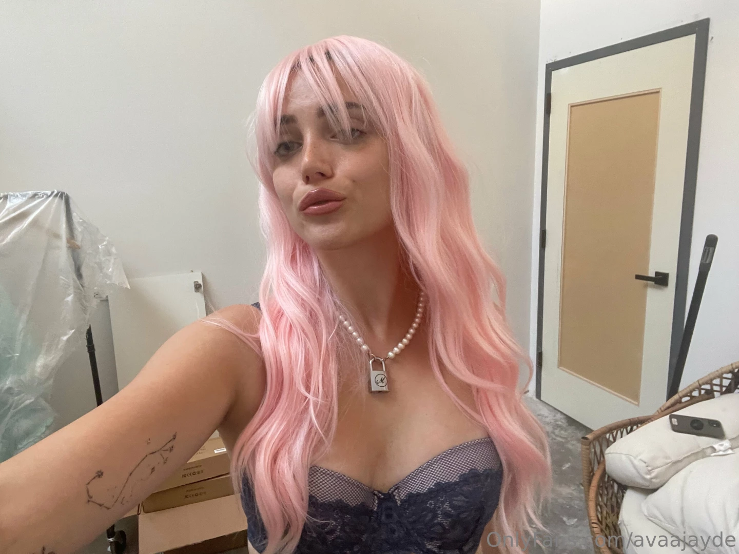 This pink wig was soooo coool right should i take new pics with it 