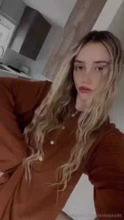 Passing by to say hi and remind you my dms are open to have fun 