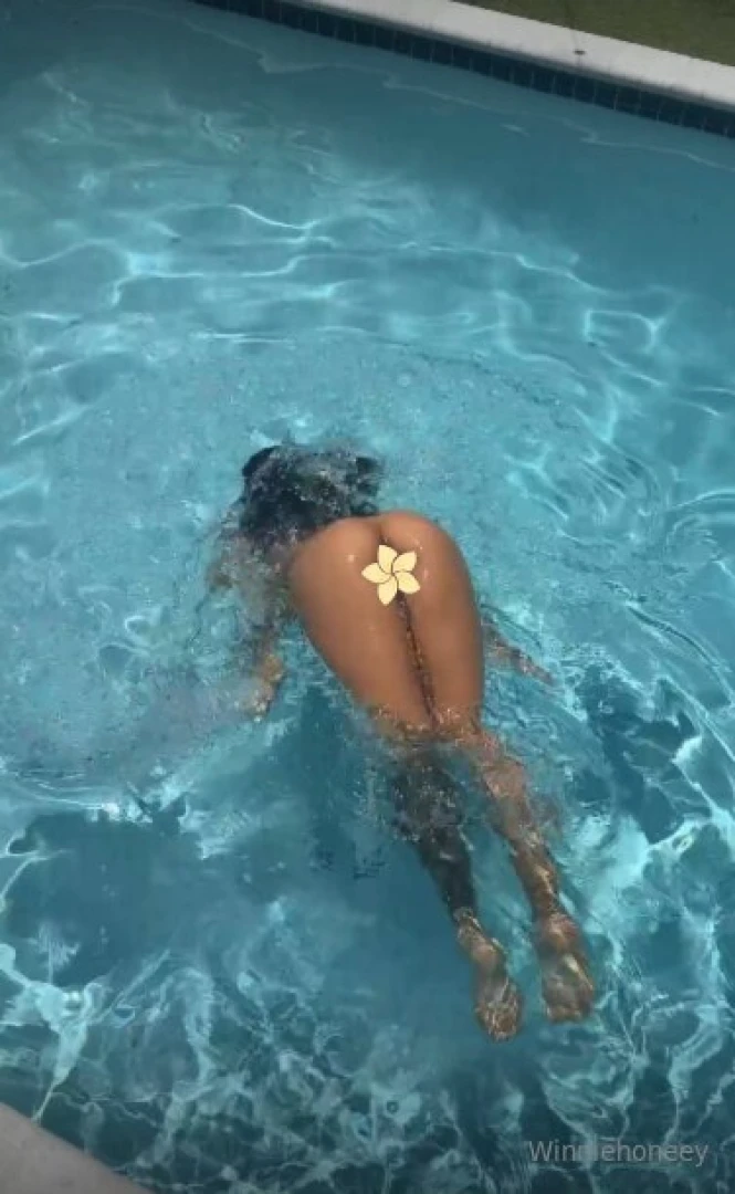 Watch me dive naked in the pool did i do it correctly 