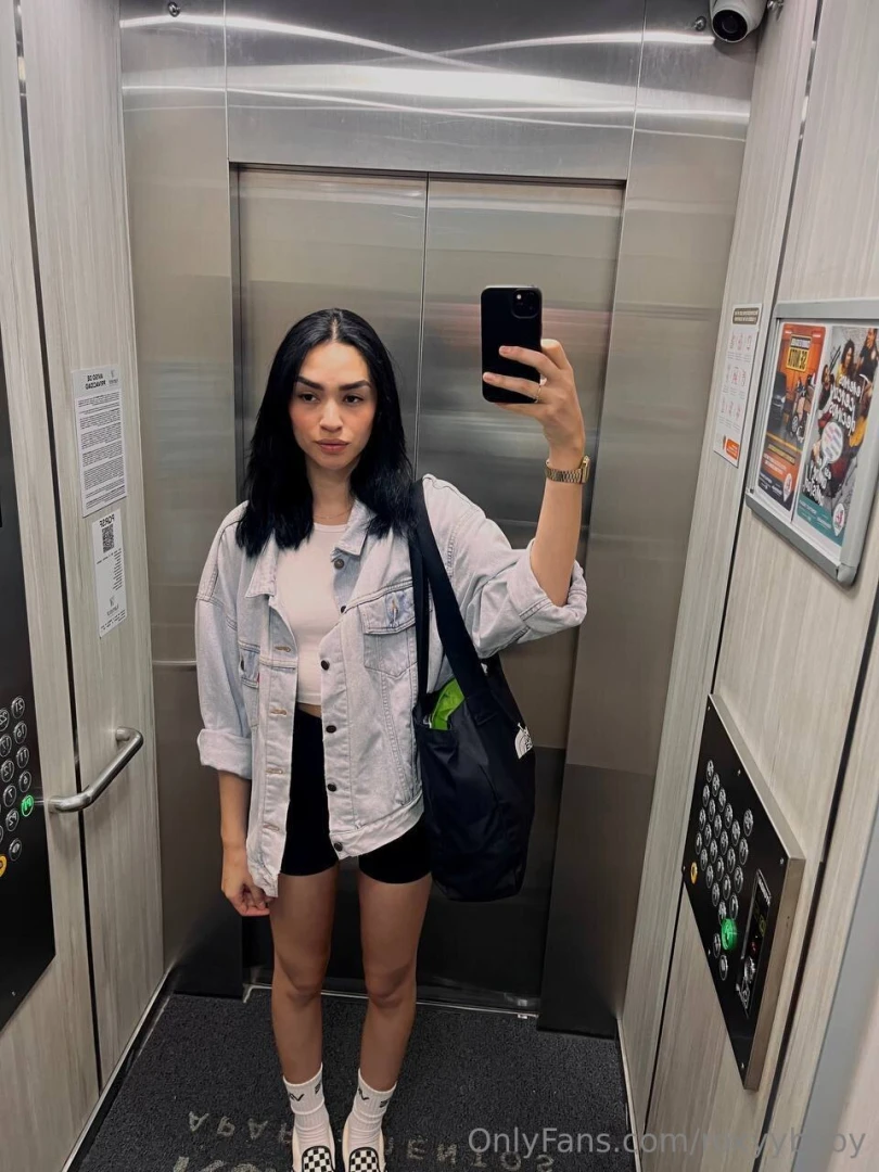 I want to whimper with your fingers inside me 