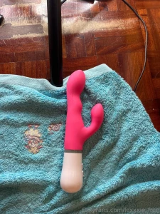 Vim-me tanto com este vibrador vem ver mais em lexxxie_tuga