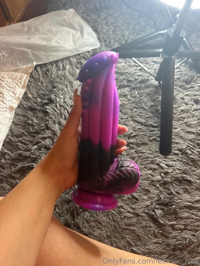 Novo brinquedo dispon vel https onlyfans com lexxxie_tuga 