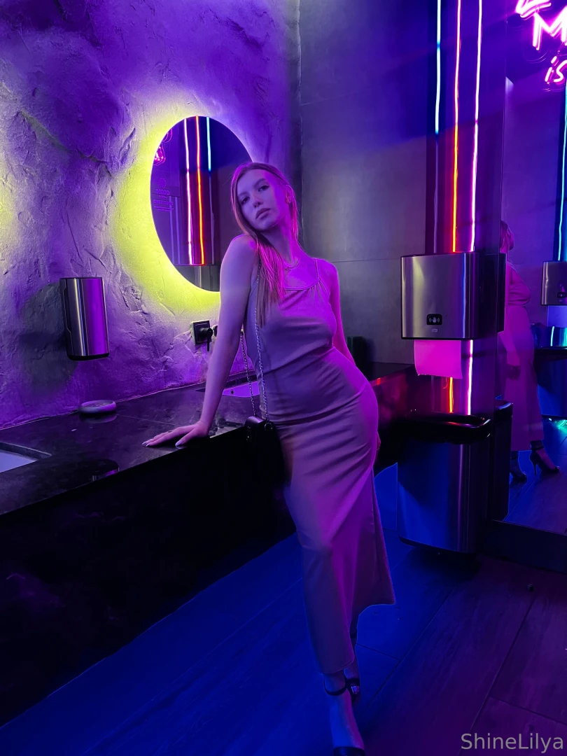 Is it true that a certain color can clearly accentuate the female form 