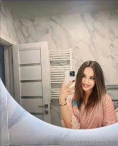 Finally 18 emilly_ice make free sub for first 15 this pretty virgin part 31