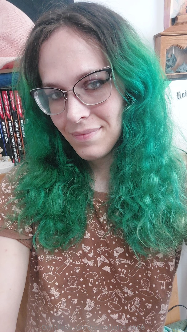 New haircut who dis hot bitch 