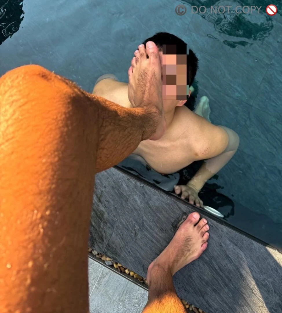 Wanna join me to the pool malefeet footmaster footslave outdoors feet 