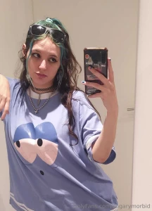 Its my birthday yipee last year on this date i spent with a broken